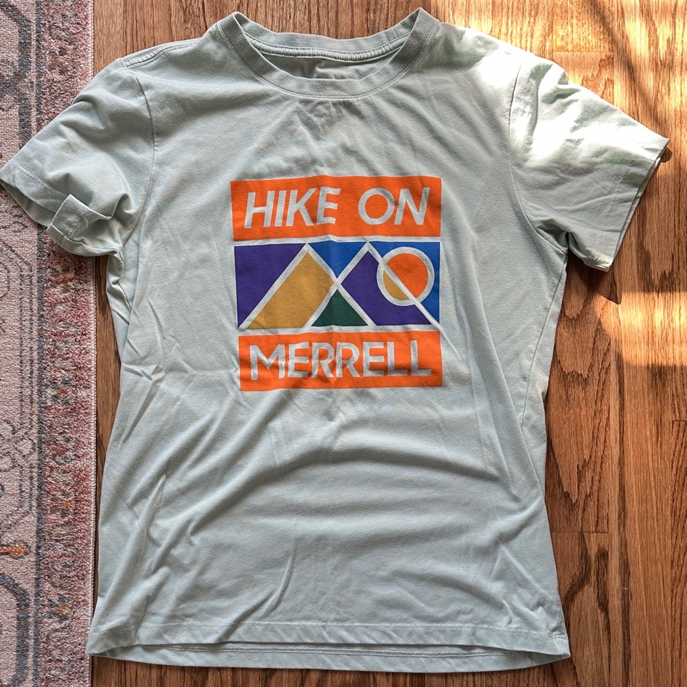 Merrell Adventure Graphic Tee in Light Gray